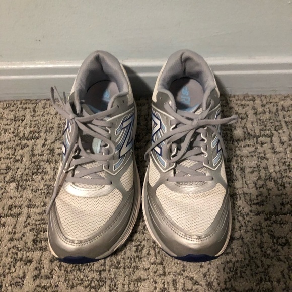 New Balance 1340v3 Gray & Silver Tennis Shoes Size 9.5 - Picture 3 of 9